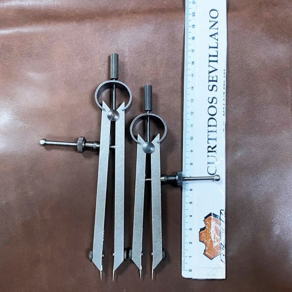 MODEL'S MAKERS COMPASS 2348