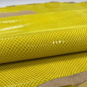 Piel de ante amarillo fantasía con dibujo serpiente