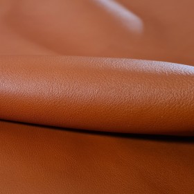 Piel entera de cuero vacuno anilina natural marron teja