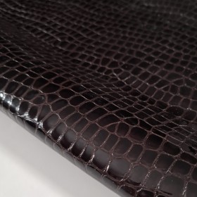 embossed crocodile vernice
