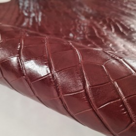 grabado imitación cocodrilo sobre piel vacuno marron medio