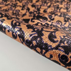 exclusivo estampado sobre piel de serpiente