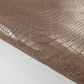 Grabado serpiente estampado exclusivo sobre piel becerro color tostado