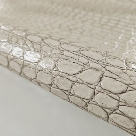Grabado imitación cocodrilo sobre vacuno blanco marfil