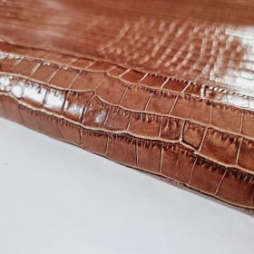 Vacuno grabado imitación cocodrilo marrón habana