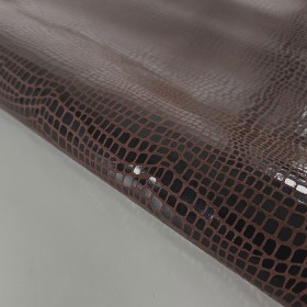 estampado grabado cocodrilo marron