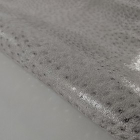estampado avestruz sobre piel de cordero metalizado