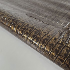Croccodile embossed over vernice bovine