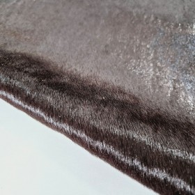 Piel de caballo con su pelo natural marrón caoba cavallino potro