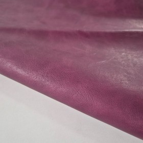 Piel entera vacuno acabado flor, efecto grietas, en color bordo guinda.