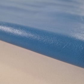 Hoja vacuno anilina acabado natural de color azul turquesa intenso