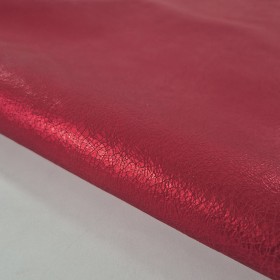 Exclusivo acabado fantasía sobre piel de cordero metalizado rojo
