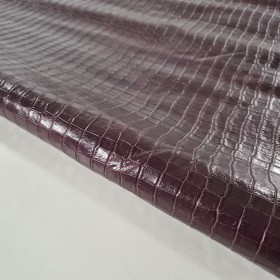 retales de cuero  grabado imitación cocodrilo burdeos